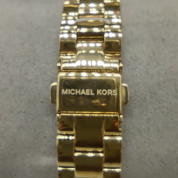 NWOT .🌷 Michael Kors Mini Slim Runway Watch - NEW Battery - Picture 2 of 8